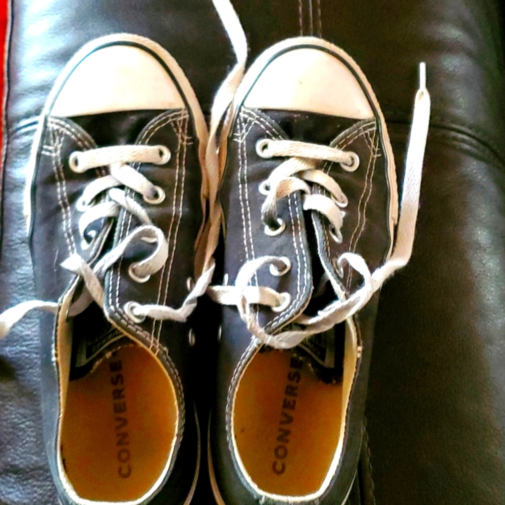 Girls size 3 black converse.